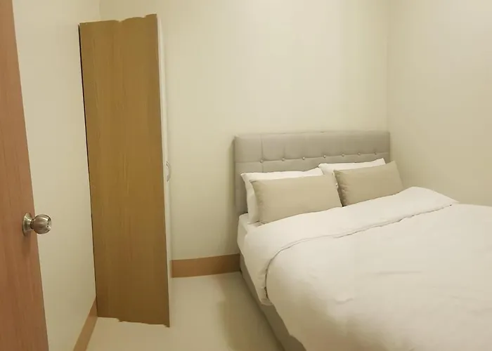 Moa-two Tandem 1br Units Good For 6-8 Person * Manille